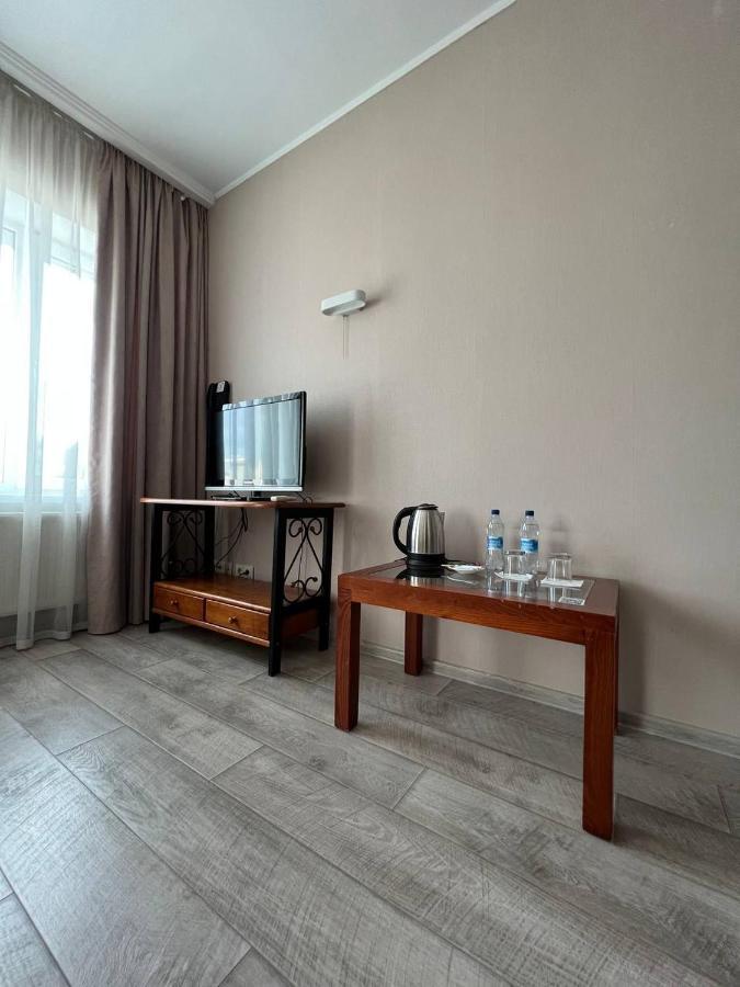 Pallada Hotel Ternopil Exteriör bild